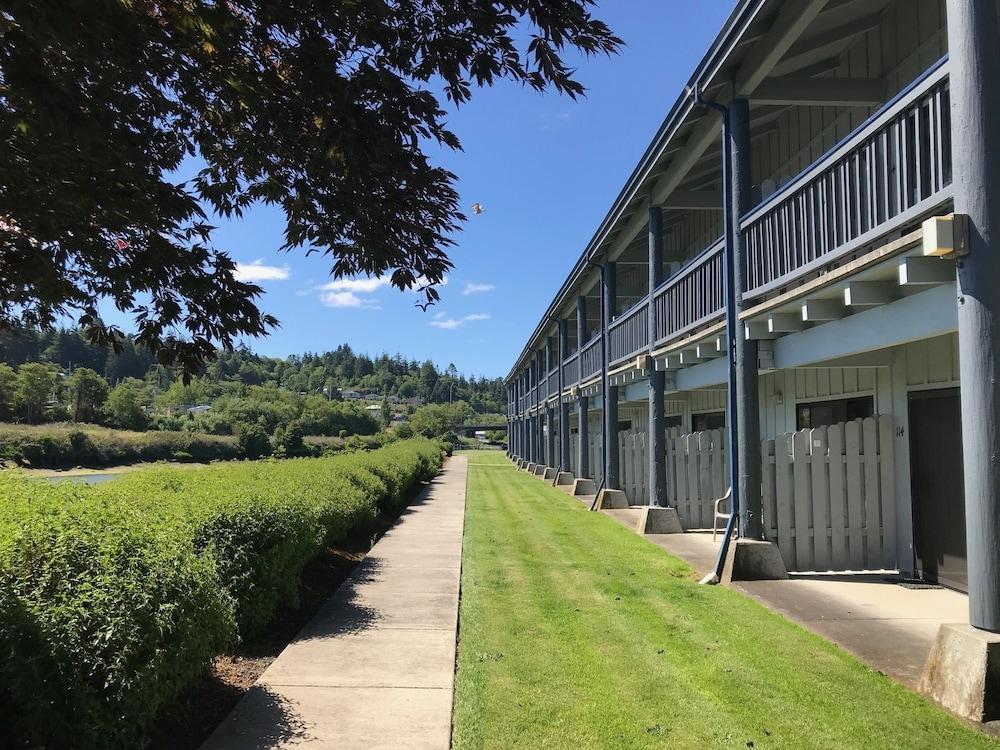 Edgewater Inn And Suites, Ascend Hotel Collection Coos Bay Exteriör bild