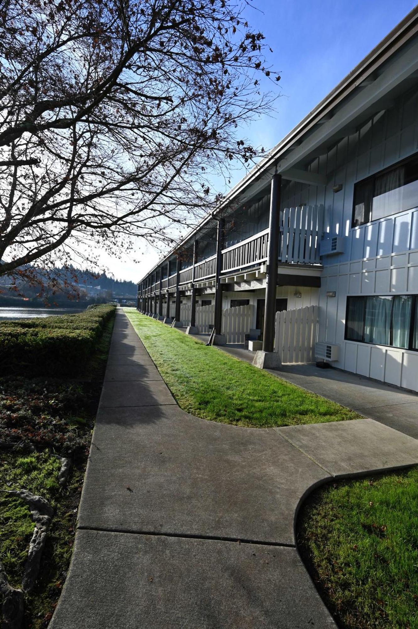 Edgewater Inn And Suites, Ascend Hotel Collection Coos Bay Exteriör bild