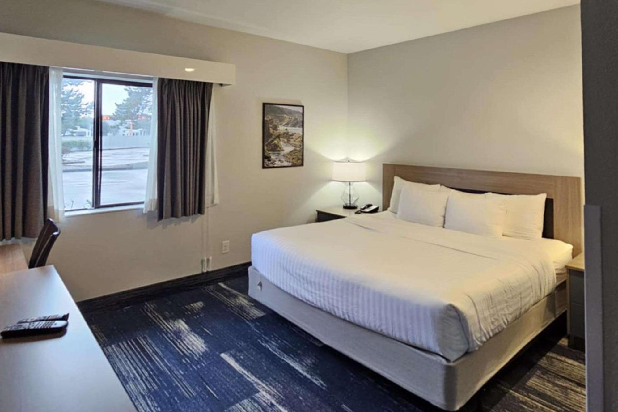 Edgewater Inn And Suites, Ascend Hotel Collection Coos Bay Exteriör bild