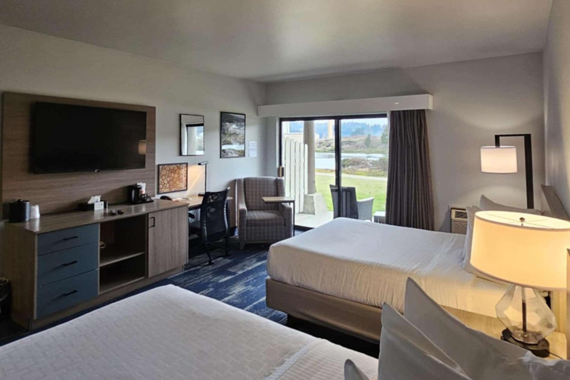 Edgewater Inn And Suites, Ascend Hotel Collection Coos Bay Exteriör bild