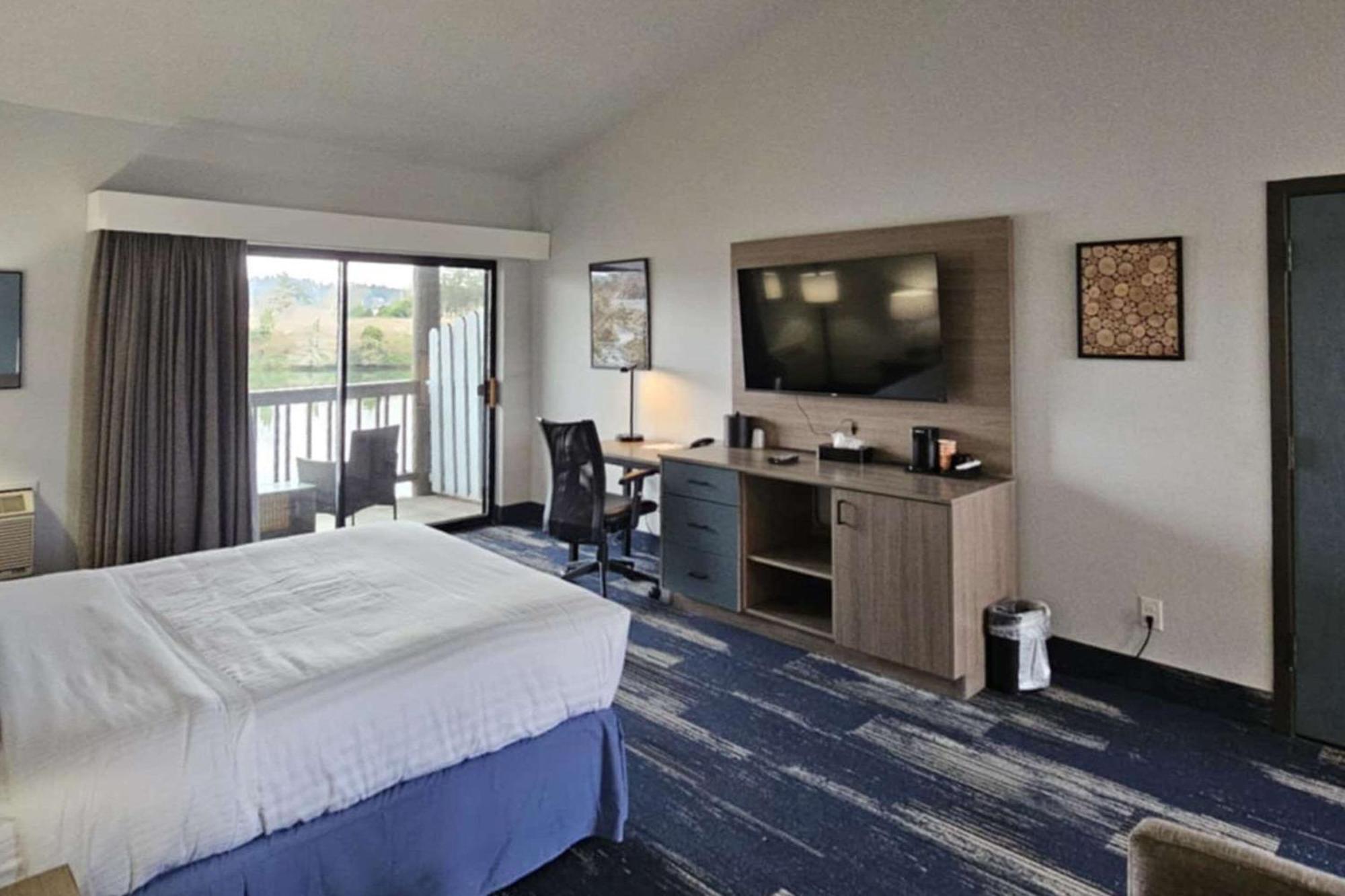 Edgewater Inn And Suites, Ascend Hotel Collection Coos Bay Exteriör bild