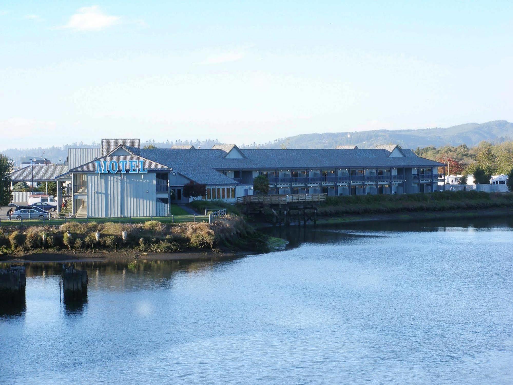 Edgewater Inn And Suites, Ascend Hotel Collection Coos Bay Exteriör bild